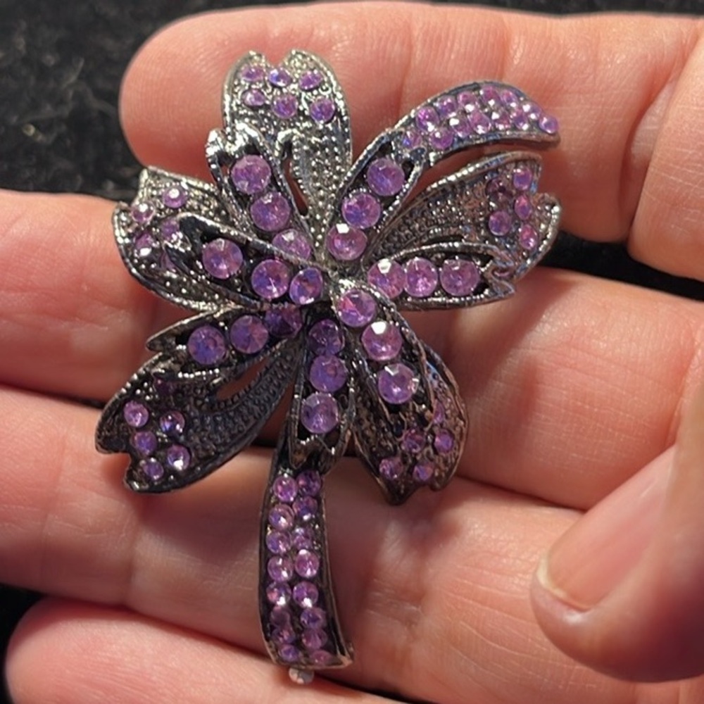 Vintage Romantic Design Columns Of Purple Rhinestones Brooch. MA